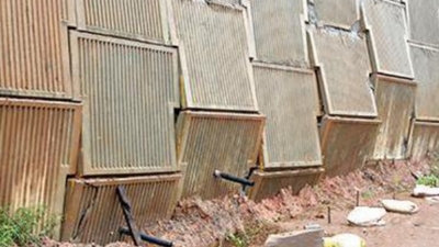 Karnataka: Retaining wall of deputy commissioner's office develops a bulge in Madikeri