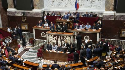 Macron's Marchers present their spending power plans to hostile parliament