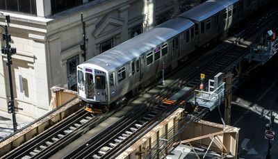 2 attacked at knife-point in robbery on Red Line train in Loop