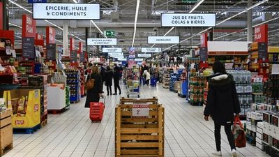 French supermarkets agree on "energy saving" plan to face electricity shortage