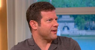 Dermot O'Leary 'confused' as Lizzie Cundy strips off and showers on This Morning