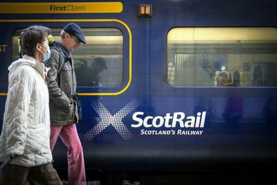 Heatwave causes electrical fault and blockage on Glasgow train line