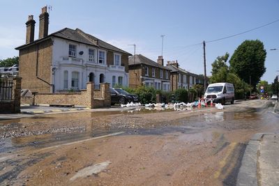 Burst water main floods London streets as temperatures soar