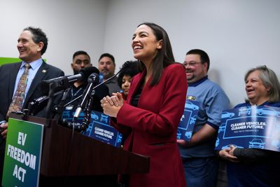 Staff in several House offices begin the process of unionizing - Roll Call