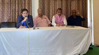 Shivlal Yadav, Arshad Ayub and Shesh Narayan slam president Azharuddin for mess in HCA