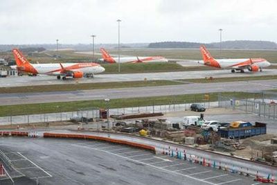 UK heatwave: Luton airport suspends flights after runway melts in soaring temperatures