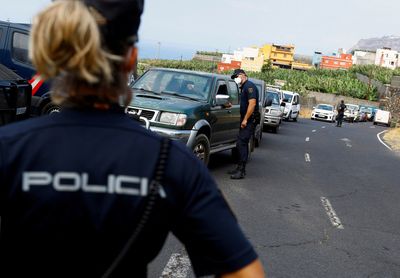 Short women can be cops too, Spain's top court rules