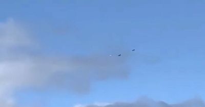 Fighter pilots chase Tic Tac-shaped UFO at high speed over park full of tourists