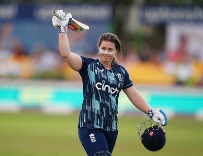 Tammy Beaumont hits superb century as England hammer South Africa in third ODI