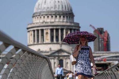 Hottest UK day ever predicted as London bakes in heatwave
