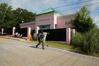 Owner: Mississippi abortion clinic is sold, won't reopen