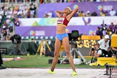 Venezuela's Rojas retains world triple jump title