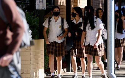 SA follows Victoria in encouraging indoor masks at schools