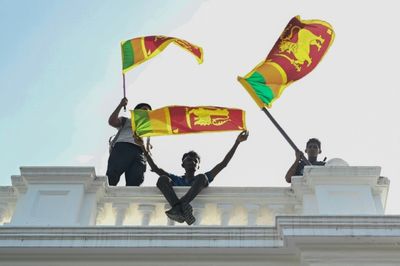 Three-way fight to lead bankrupt Sri Lanka