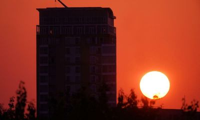 UK has hottest night on record as temperatures forecast to hit 40C