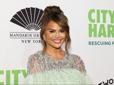 Chrissy Teigen celebrates one year of sobriety: ‘I never want to be that way again’