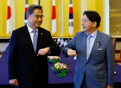 Japan calls for S. Korea's steps to resolve row after talks