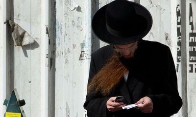 Kosher phone dispute grips ultra-Orthodox Tel Aviv suburb