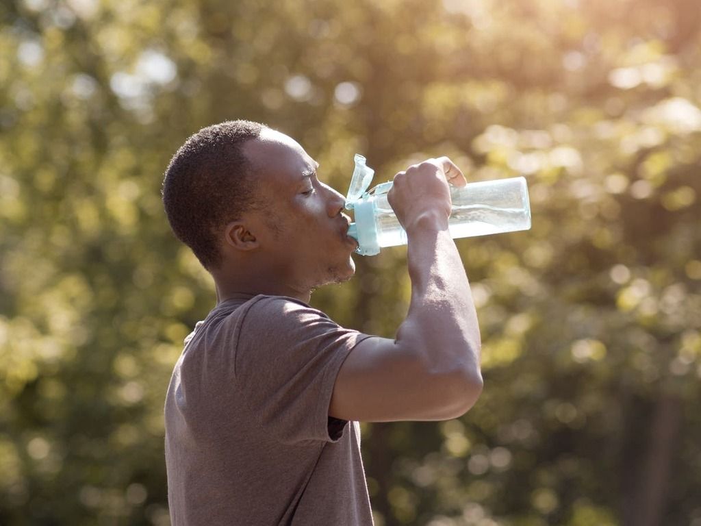 how-much-water-should-you-drink-in-hot-weather