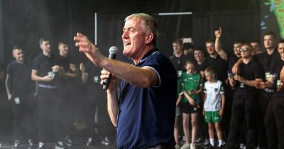 John Kiely belts out 'Piano Man' to the delight of Limerick players and fans alike at homecoming
