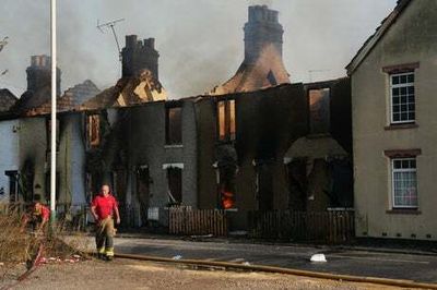 Wennington fire: Homes destroyed as blazes erupt across London in 40C heat