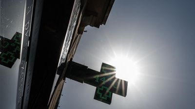 Record high temperatures registered around France as fires rage in southwest