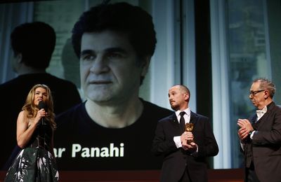 Iran: Award-winning film director Panahi to serve decade-old jail term