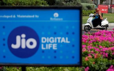 Jio adds over 31 lakh mobile users in May, VIL loses 7.6 lakh subscribers: TRAI data