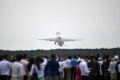 Airbus tails Boeing in Farnborough jet orders tussle