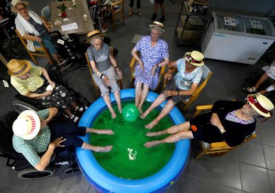 Belgian elderly care home beats the heat with paddling pool