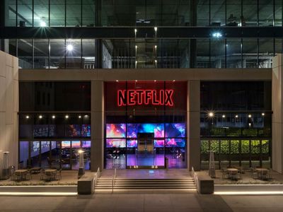 As Netflix Heads Into Q2 Earnings Print — Here's What The Chart Is Saying