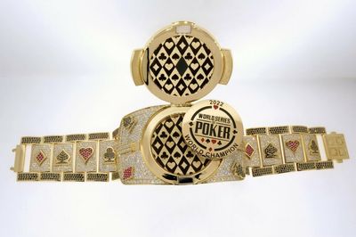 The 2022 World Series of Poker bracelet is absolutely stunning (and comes with its own solid-gold chip)