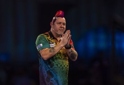 Peter Wright goes the distance before seeing off Krzysztof Ratajski in Blackpool
