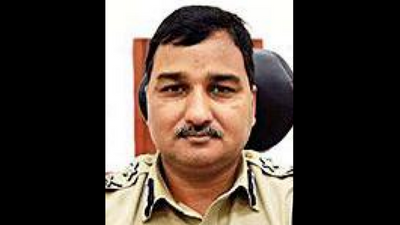 Mobile-use curb for all on-duty Kolkata cops