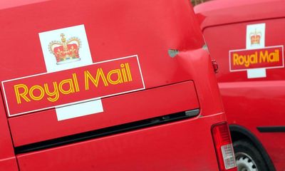 Royal Mail threatens to split up business as it reports £1m a day loss