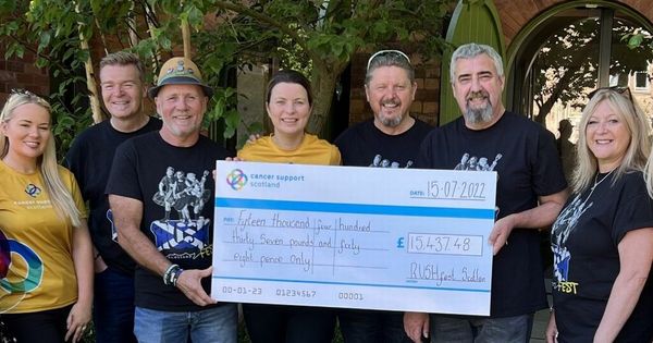 Paisley artist raises more than £1300 for cancer charity