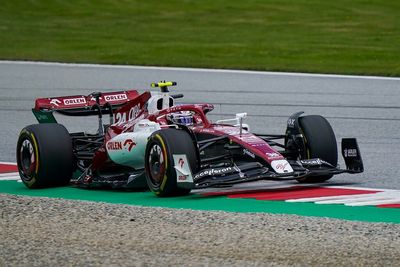 Zhou doing "perfect job" as Alfa Romeo considers 2023 F1 driver line-up