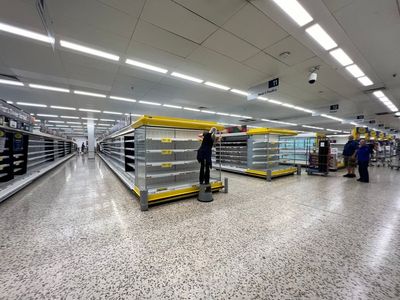 Supermarkets forced to empty shelves as heatwave causes chillers to breakdown
