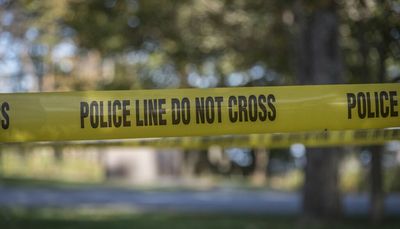 Man fatally shot near sidewalk in East Garfield Park