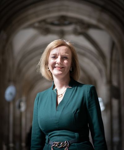 Liz Truss eyes emergency budget to lower tax as she fights Rishi Sunak for No 10