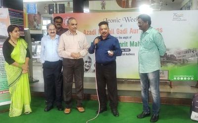 Cultural shows enthral passengers at ‘Azadi Ki Rail Gadi’ celebrations in Vijayawada