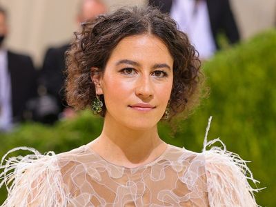 Ilana Glazer opens up about chronic pelvic floor pain, but what is it?