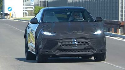 Hardcore Lamborghini Urus Spied With Bigger Air Intakes And Roof Spoiler