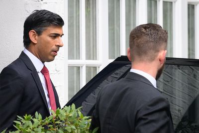 Tory leadership: Rishi Sunak rejects bringing forward 2024 income tax cut to counter Liz Truss surge