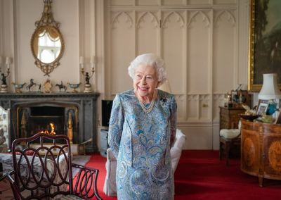 Queen travels to Scotland for start of her summer holidays