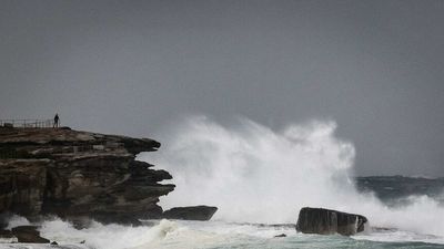 Sydney News: Dangerous surf predicted along NSW coastline, with widespread erosion feared