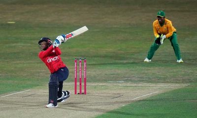 Sophia Dunkley swats aside South Africa in T20 to clinch series for England