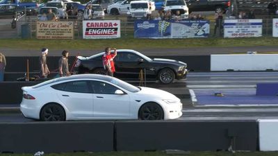 Tesla Model S Plaid Spooks GT500, Charger Hellcat Drivers At Drag Strip