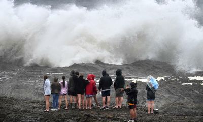 Wild weather warning brings fears of coastal erosion for NSW and Queensland