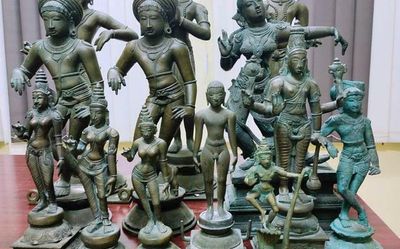 Idol Wing CID Police seize 14 idols from an art gallery in Thanjavur